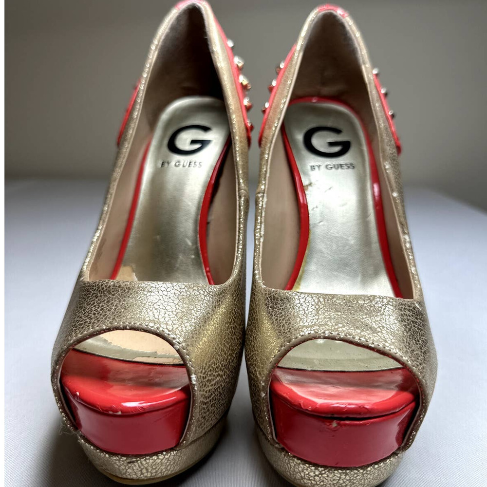 G BY GUESS OPEN TOE PLATFORM HEELS GOLD STUDS SIZE 6 - Picture 3 of 9